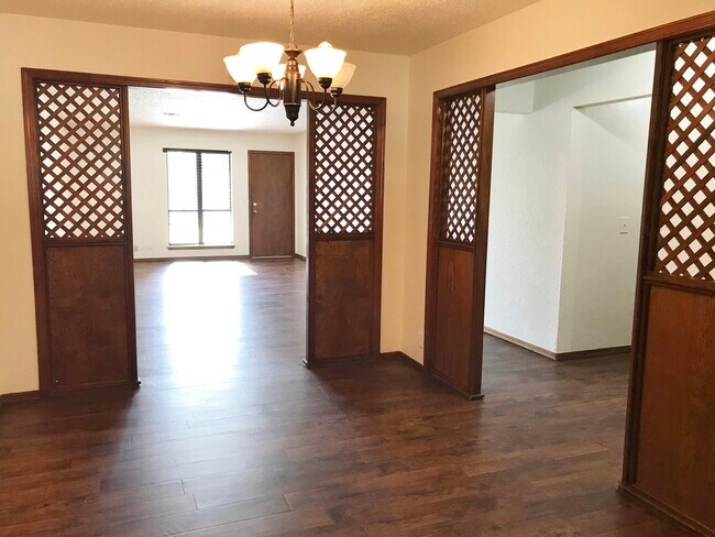 Comida - 908 Elm St.