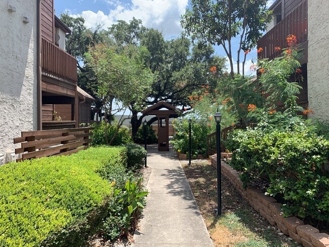 Building Photo - BEAUTIFUL 3 BR CONDO IN DESIRED GATED COMM...