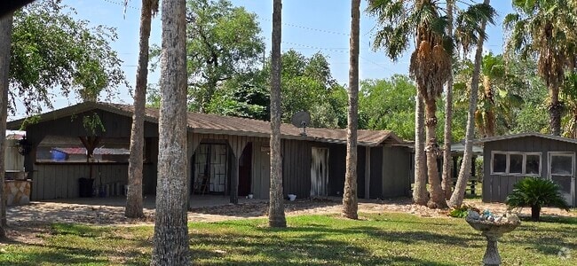 Building Photo - 1709 E Sioux Rd