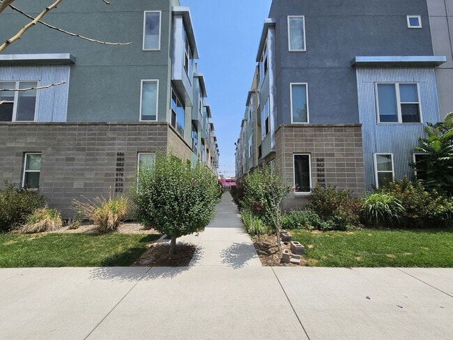 Photo - 868 Kalamath St Townhome