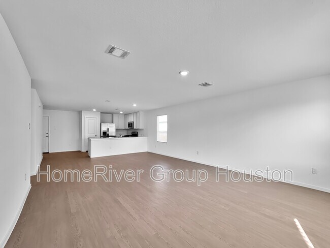 Foto del edificio - 16492 Blossom Grv Dr