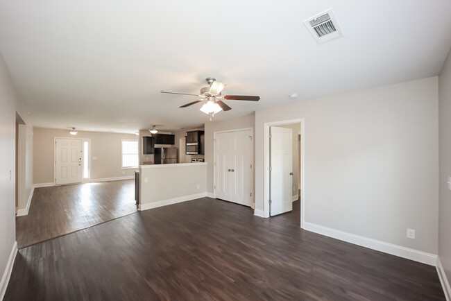 Foto del edificio - 105 Colony Park Ln