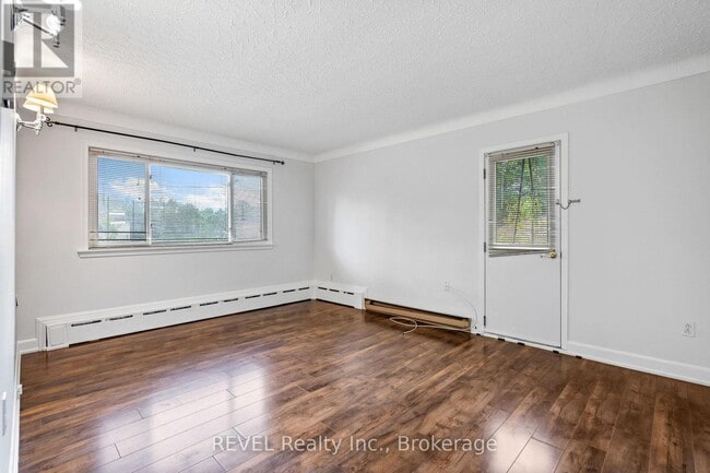 Building Photo - 462 Carlton St