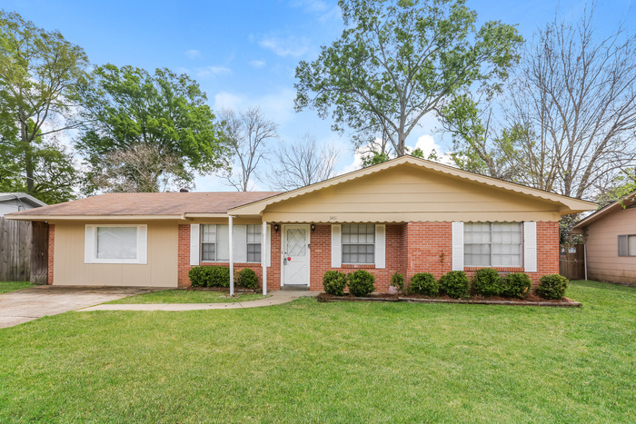 Primary Photo - Charming Home in Pearl