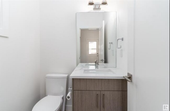 Building Photo - 10426-10147 147 St NW