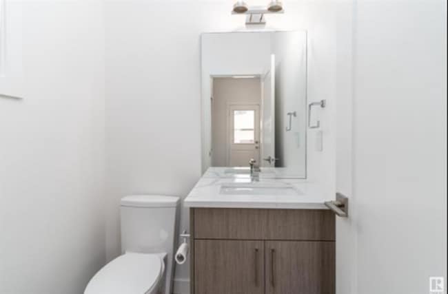 Photo du bâtiment - 10426-10147 147 St NW