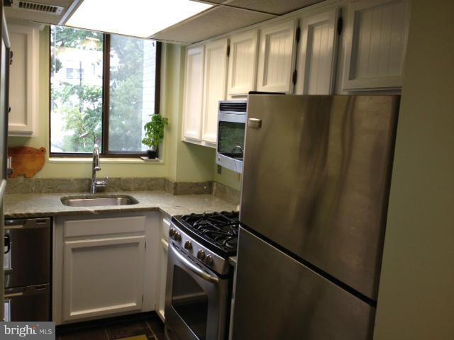 Foto del edificio - 3825 Davis Pl NW