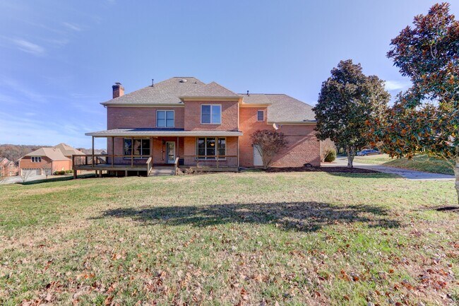 Foto del edificio - Farragut 37934 - 4 bedroom, 2.5 bath home with lawn service included - Contact Ray Gaudet (865) 7...