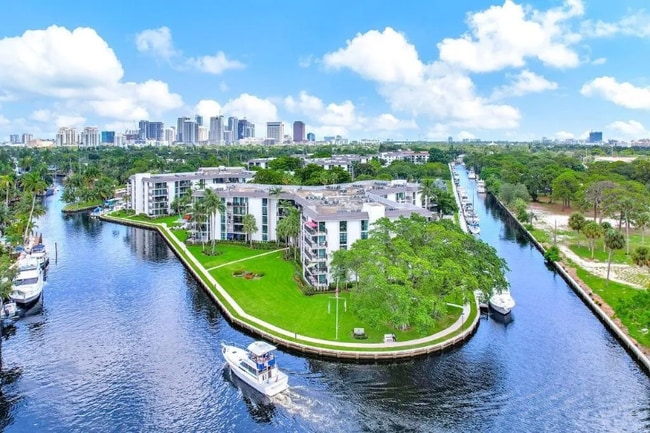 Foto del edificio - 900 River Reach Dr