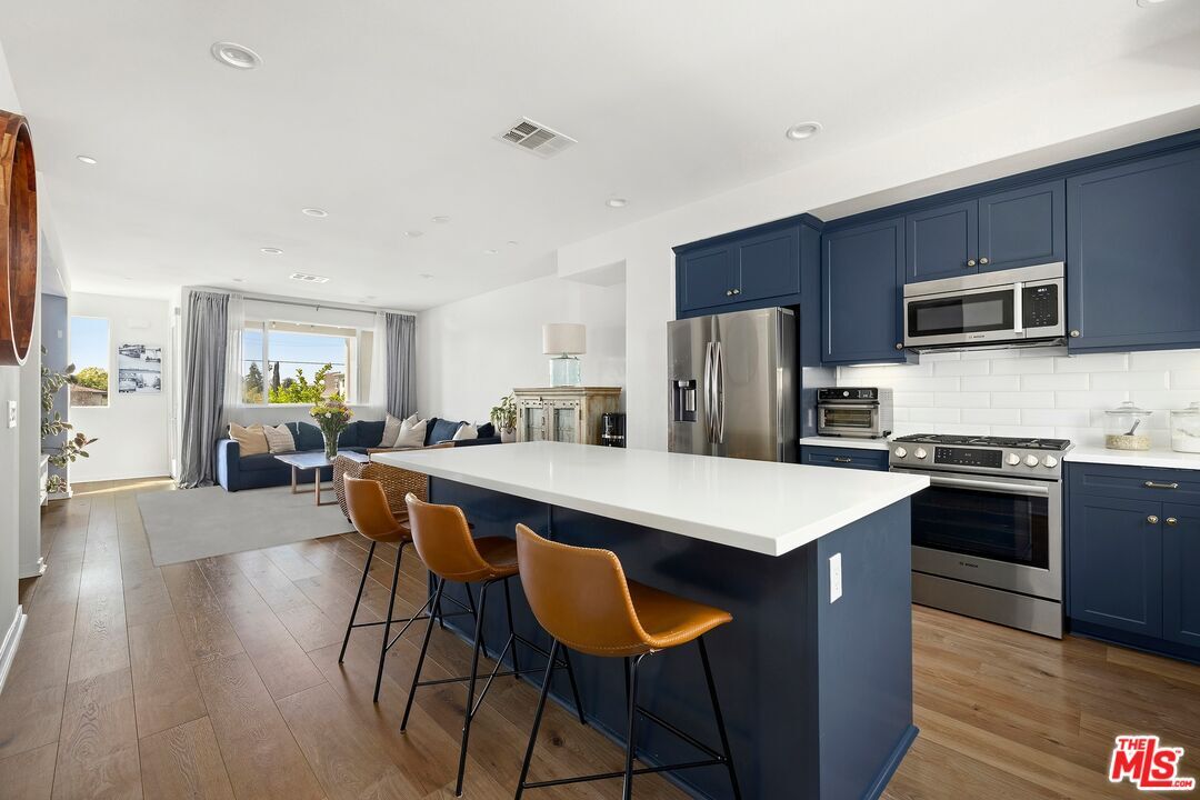 Foto principal - 13151 Victory Blvd