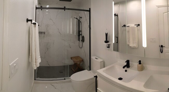 Master Bathroom - 2271 J Lawson Blvd