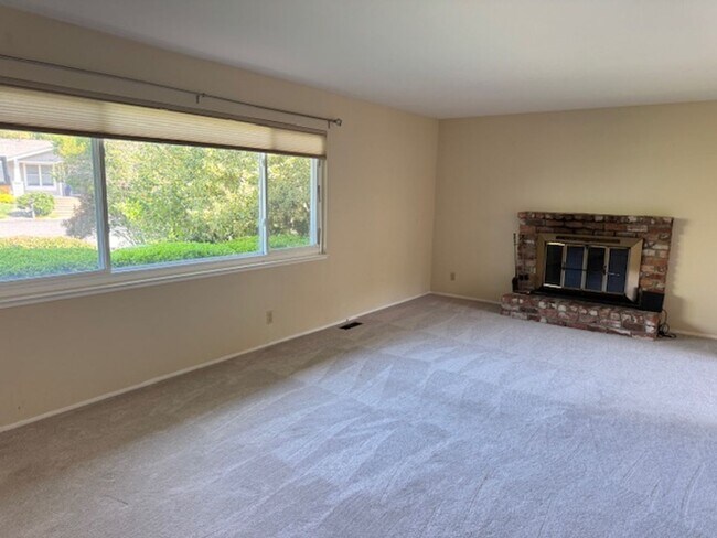 Building Photo - 4 bedroom Moraga home is now available for...