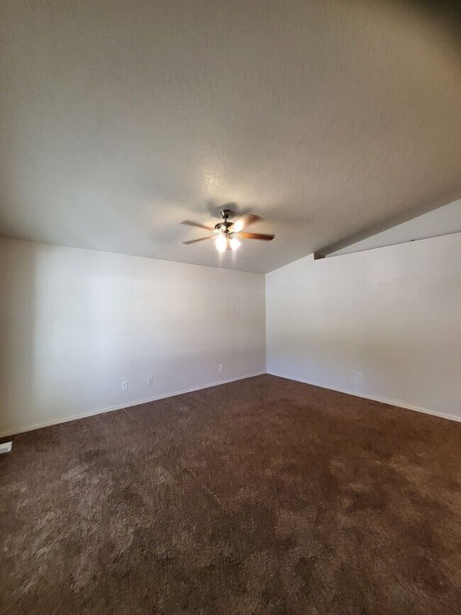 Building Photo - Cute Nampa Home