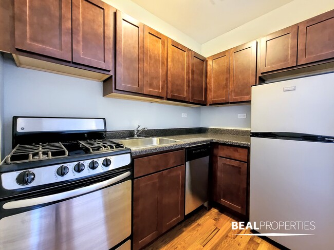 Foto del edificio - 818 W Diversey Pkwy