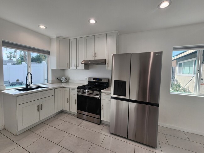 Building Photo - 7125 Cantaloupe Ave