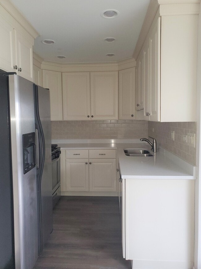 Building Photo - 811 Cambridge Pl