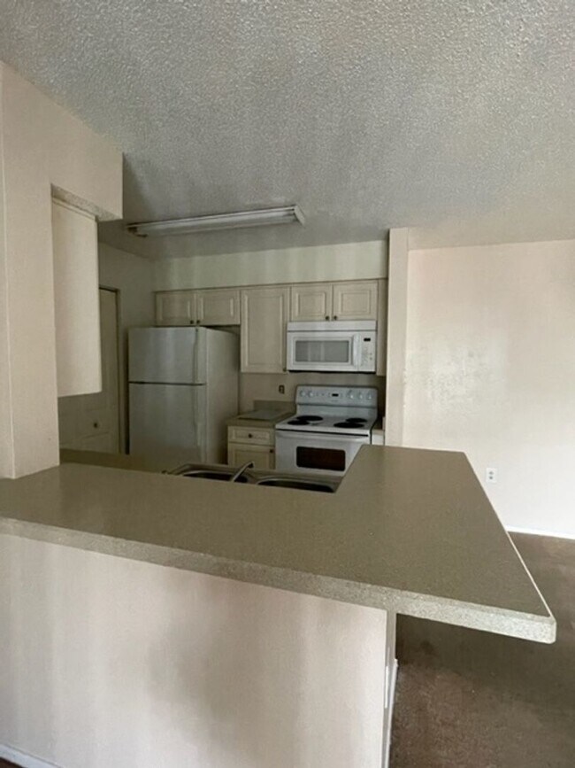 Building Photo - 1221 Bermuda Lakes Ln