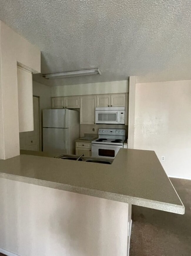 Foto del edificio - Free Rent for November! 2/2 Condo in Kissi...