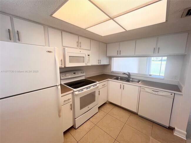 Foto del edificio - 5200 NW 31st Ave