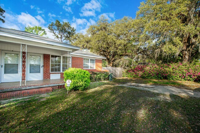 Building Photo - 808 W Tharpe St