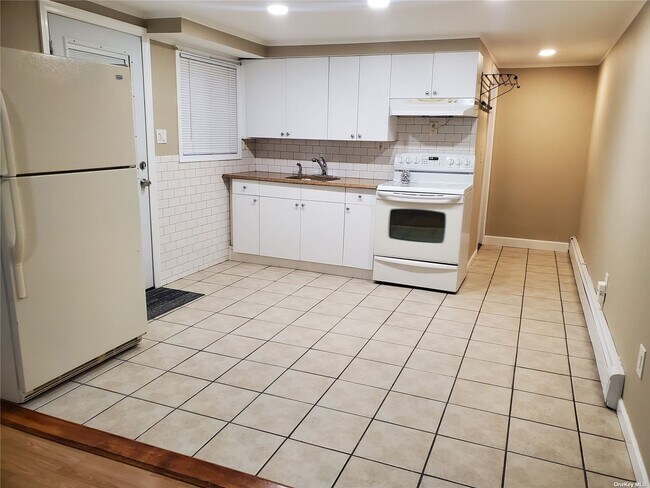 Building Photo - 155 S 15th St