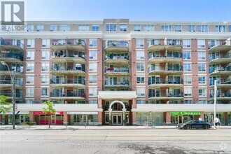 Building Photo - 1000-1000 King St W