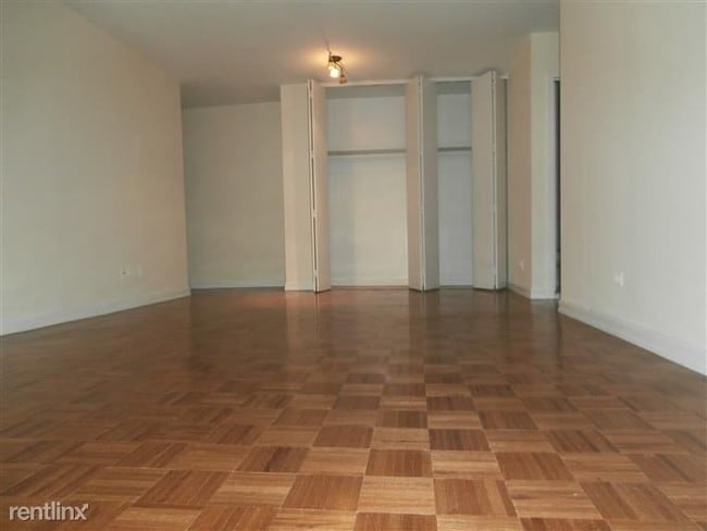 Building Photo - 2541 Olinville Ave