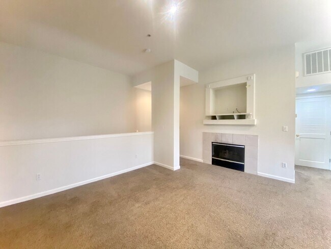 Building Photo - Gorgeous Condo - Gated Community in Fremont!