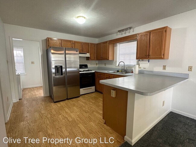 Building Photo - 2 br, 1 bath House - 109 E Pall Mall STreet