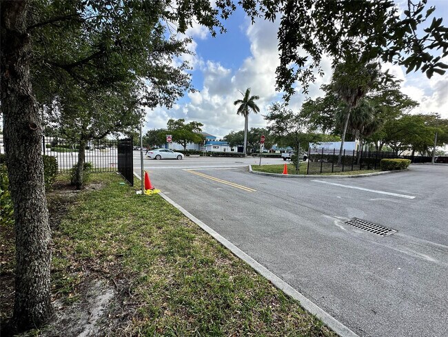 Building Photo - 5900 NW 17th Pl