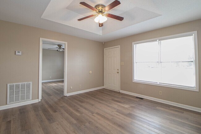 Building Photo - 581 Oakmont Dr