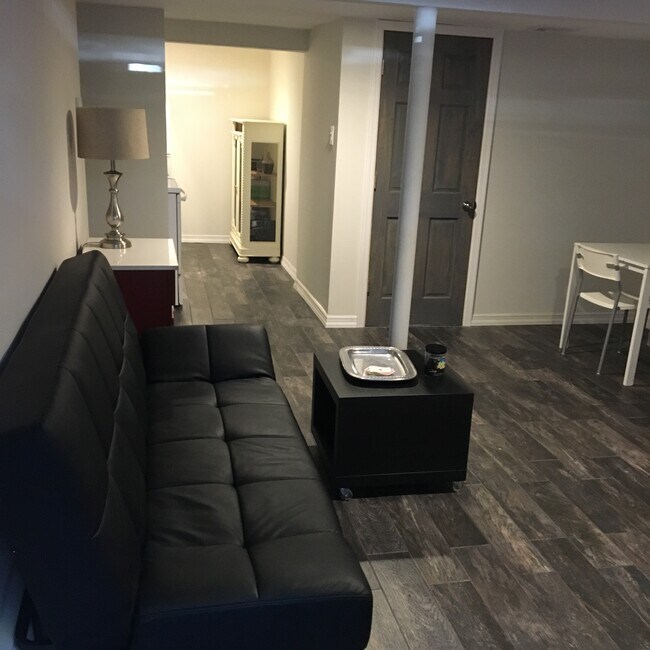 Plenty of room and light - 1924 Ladenburg Dr