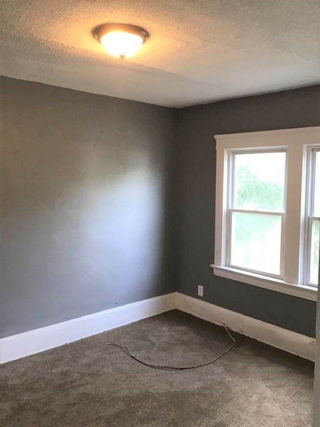 Building Photo - Updated Smart Home - Self-Showing TODAY!