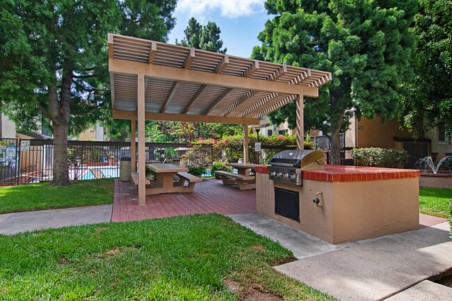 Foto del edificio - 7932 Mission Center Ct