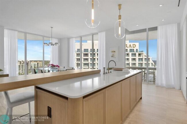 Building Photo - 525 N Fort Lauderdale Beach Blvd