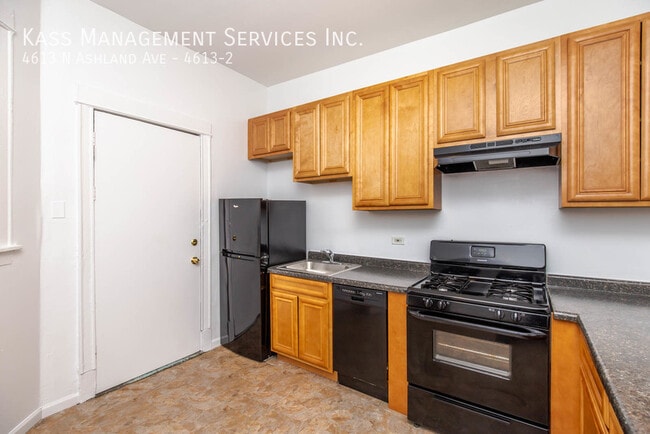 Photo - 4613 N Ashland Ave Apartment