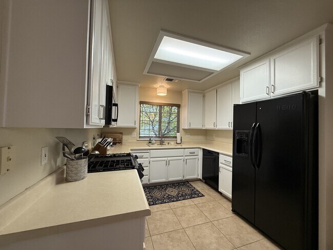 Foto del edificio - 1574 Kona Dr