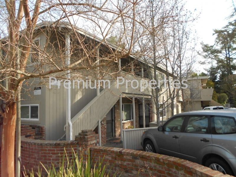 Primary Photo - 942 Hough Ave