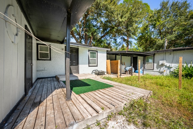 Foto del edificio - 304 Bernard Rd