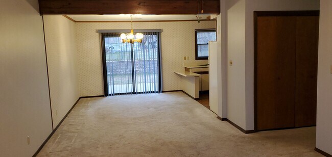 Foto del edificio - 3 bd, 2 ba E Columbia, Sunrise Estates, ne...
