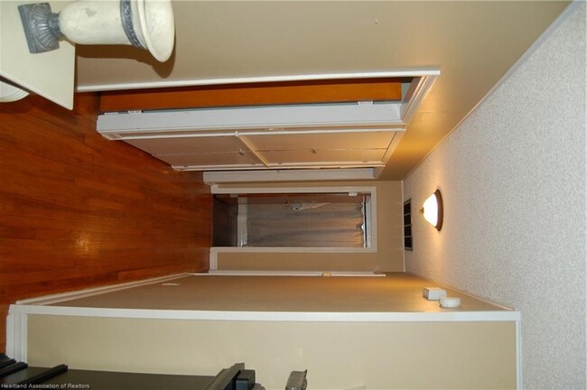 Building Photo - 393 Poinsettia Ave