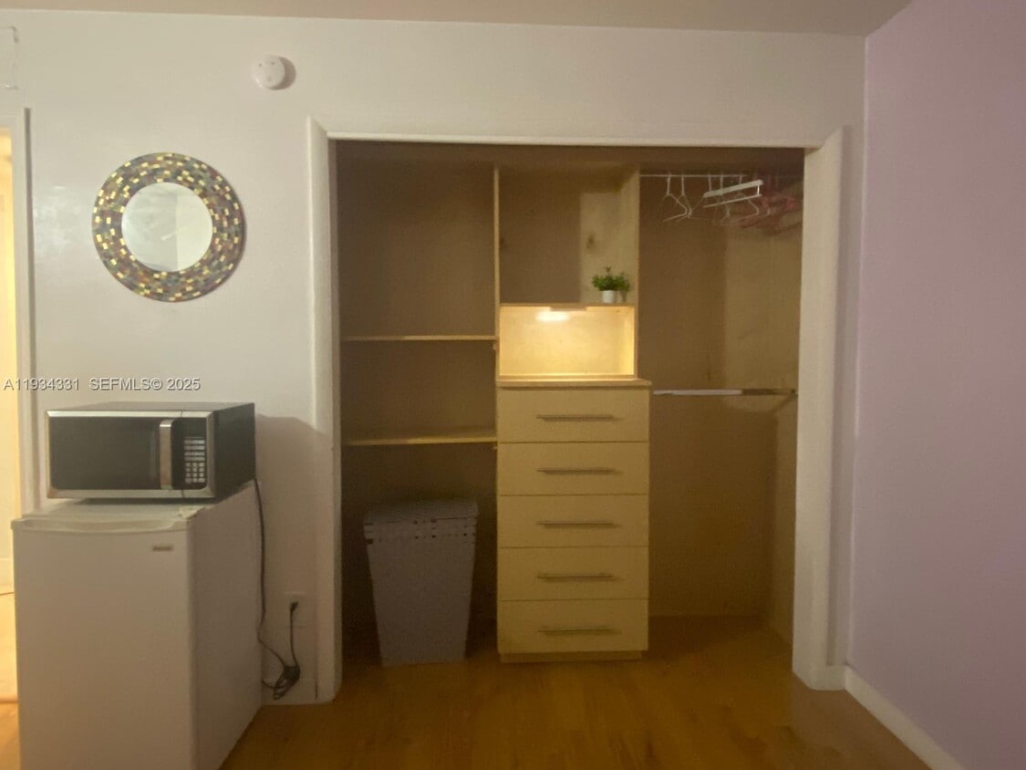 Building Photo - 19001 NE 14th Ave