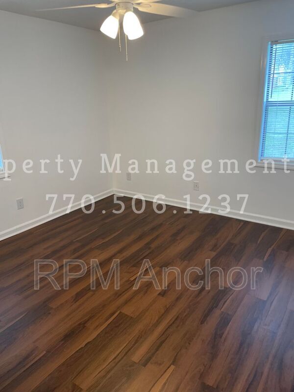 Foto del edificio - 505 Oakwood Manor Dr