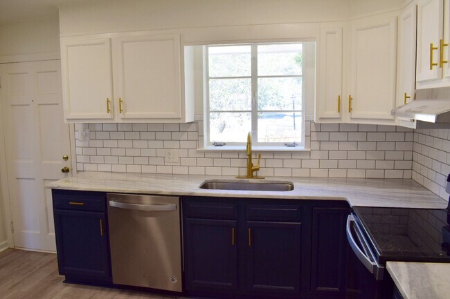 Foto del edificio - 2885 Central Ave