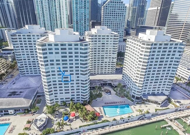 Building Photo - 905 Brickell Bay Dr