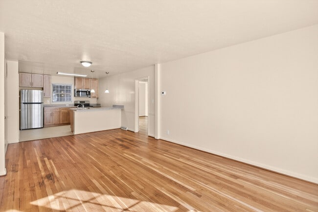 Building Photo - 333 Lambert St