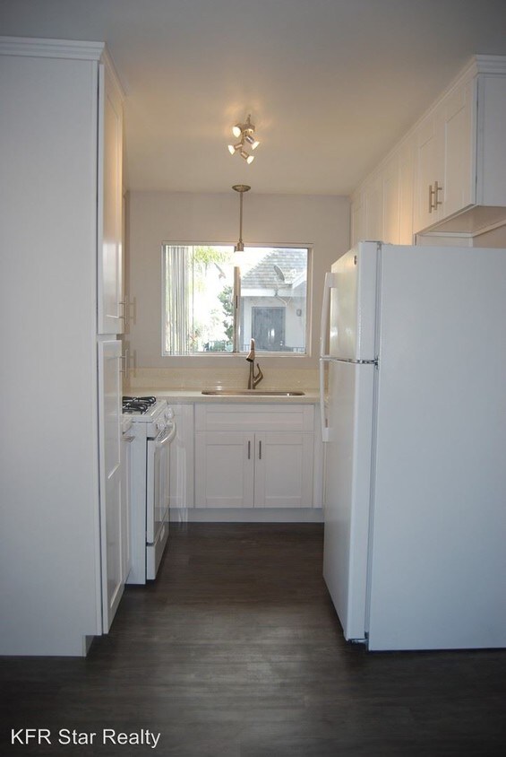Primary Photo - 4054 Highland Ave