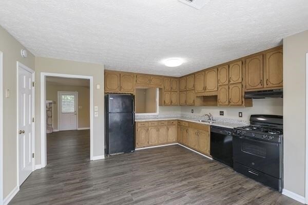 Building Photo - 114 Oak Cir S