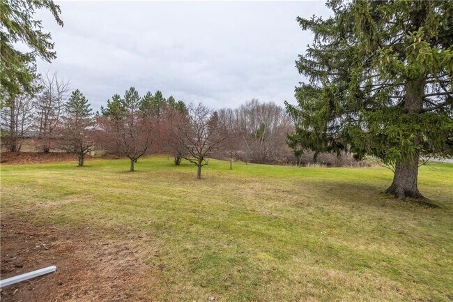 Foto del edificio - 757 Holt Rd