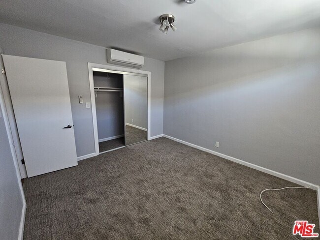 Foto del edificio - 1227 S Holt Ave